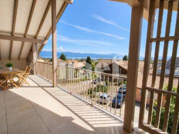 Bel appartement de 4 pièces dans les combles avec.