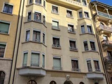 BEL APPARTEMENT DE 4 PIECES TRAVERSANT AU 4EME ETAGE