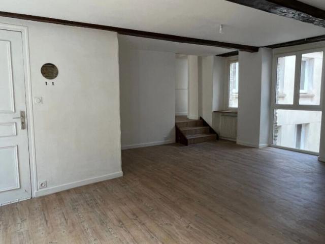 BEL APPARTEMENT DE TYPE F3 EN HYPER CENTRE DE CHERBOURG A LOUER