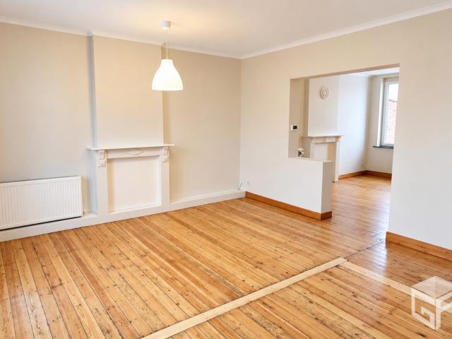 Bel appartement duplex 2 chambres à 7100 La Louvière • Loyer: 900 €