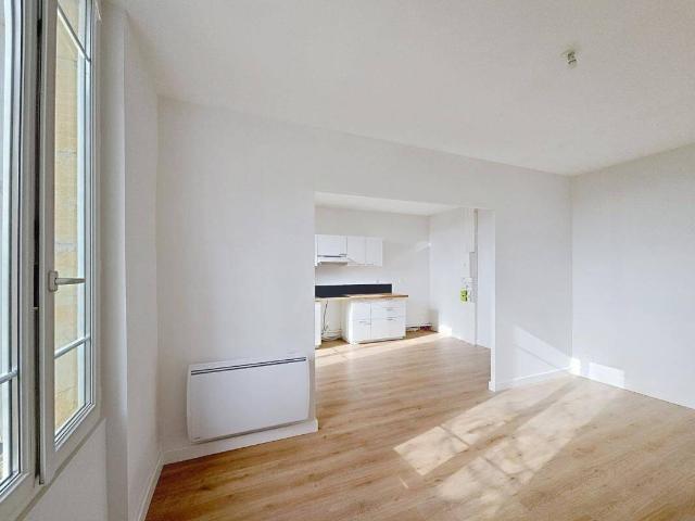 BEL APPARTEMENT ENTIÈREMENT RÉNOVÉ