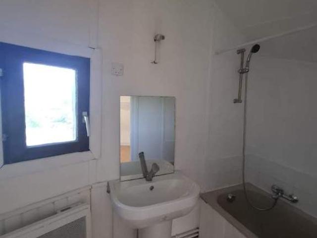 Bel appartement F2, entièrement refait