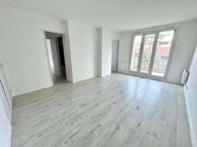 Bel appartement F2 proche gare, avec parking et balcon