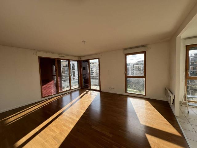Bel appartement familial ensoleillé sur jardin au calme, proche RER C