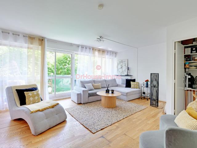 Bel appartement familial traversant sur 2 niveaux au Parc du Belloy au Mesnil le Roi