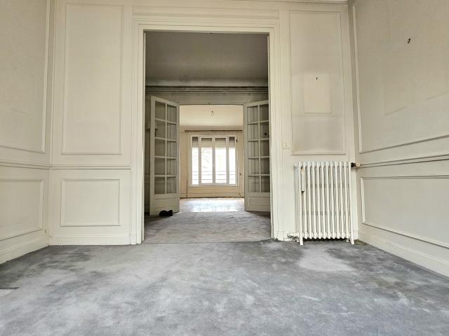 BEL APPARTEMENT HAUSSMANNIEN HYPER CENTRE