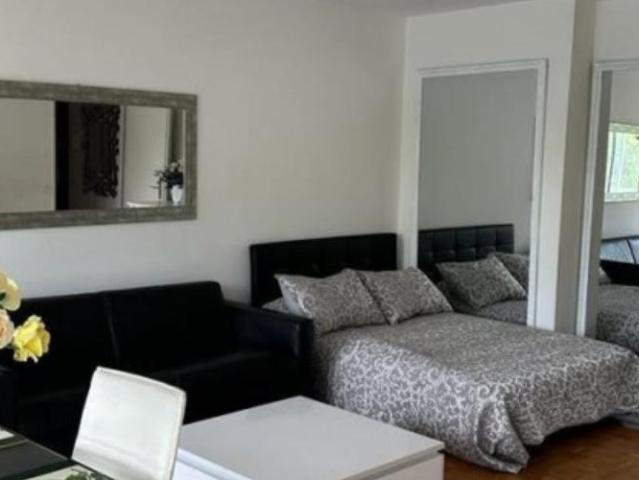 BEL APPARTEMENT LUMINEUX À LA GRADELLE