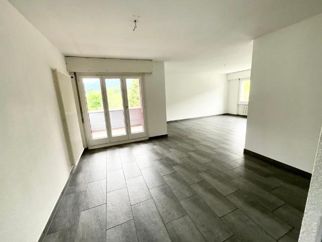 Bel appartement lumineux de 4,5 pièces avec balcon