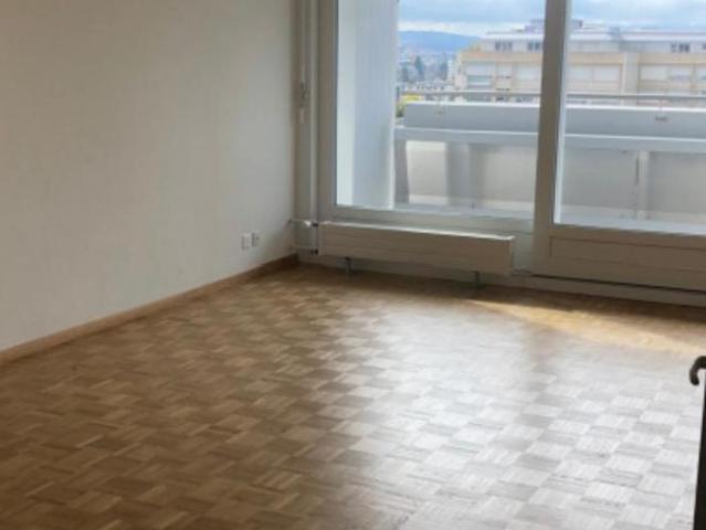 Bel appartement lumineux de 4,5 pièces avec balcon à Genève