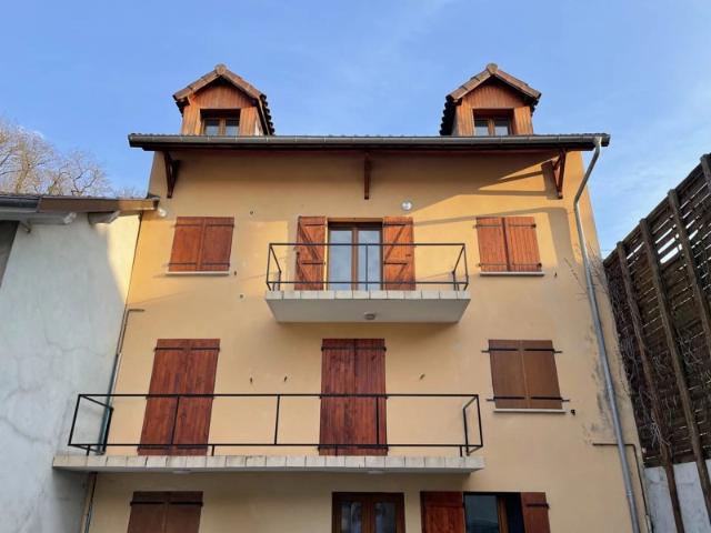Appartement 85 m² avec 2 terrasses 40 m² – au calme à 3 min A43 – La Tour du Pin