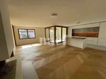Bel appartement moderne de 4.5 pièces au 1er étage.