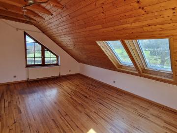 Bel appartement mansardé spacieux et lumineux à Grosbliederstroff France, proche frontière