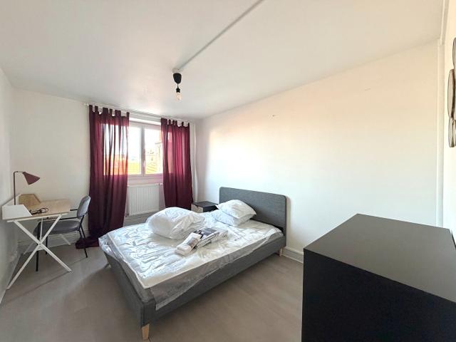 Bel appartement meublé de 74 m2 4 chambres Centre ville de Saint Étienne