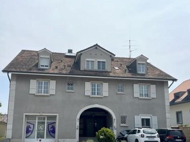 Bel appartement situé au 2ème étage d'un petit immeuble sur Eysins