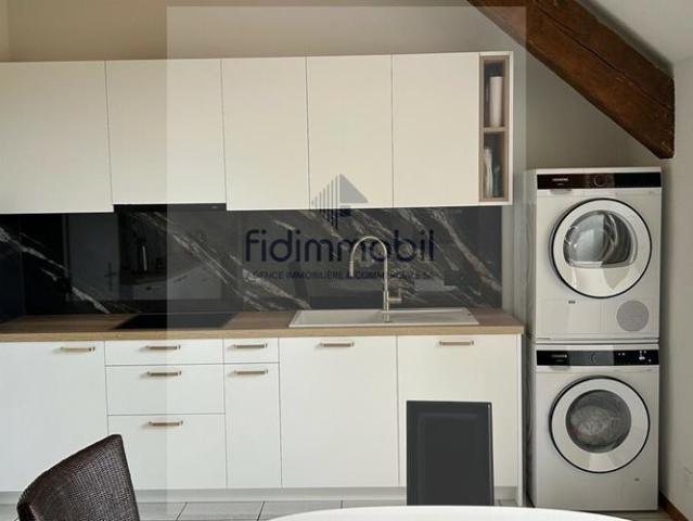 BEL APPARTEMENT PARTIELLEMENT RÉNOVÉ DANS DEMEURE VILLAGEOISE