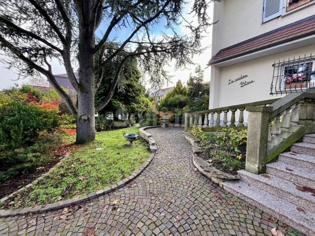 BEL APPARTEMENT QUATRE PIECES AVEC JARDIN