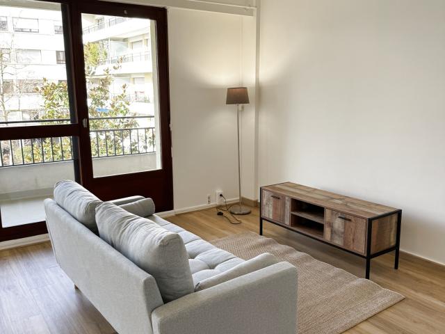 BEL APPARTEMENT T2 RENOVE MEUBLE BALCON PARKING TRAM PESSAC CAMPONAC