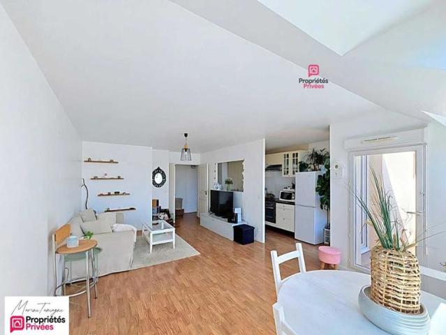 Bel appartement T3 avec grande terrasse Dernier étage Lacroix Saint Ouen