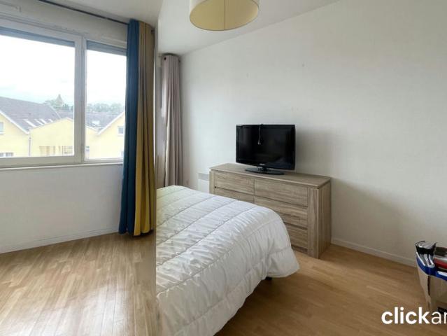 Bel Appartement T3 Lumineux de 73 m² avec Balcon, Garage et Cave à Seclin