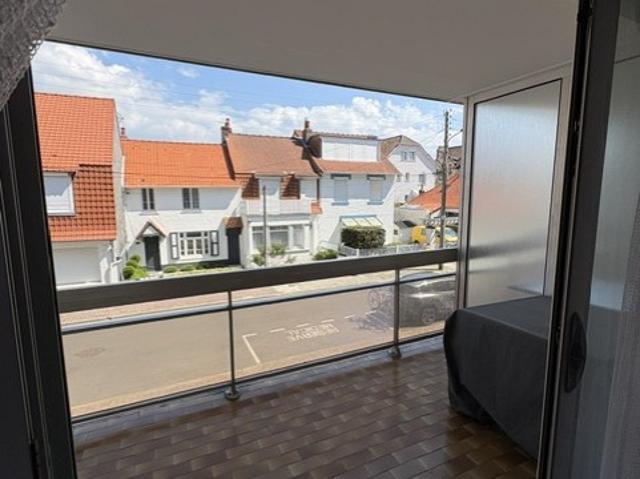 BEL APPARTEMENT T3 MEUBLE AVEC UN BALCON