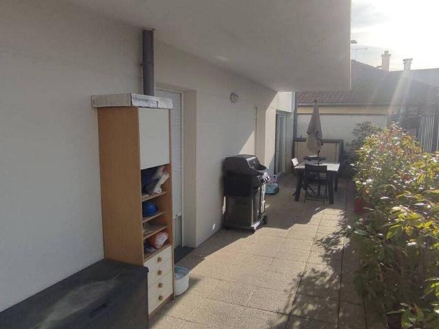 Bel appartement T3 meublé de 67 m² avec grande terrasse de 33 m², situé en plein centre ville d’Achères