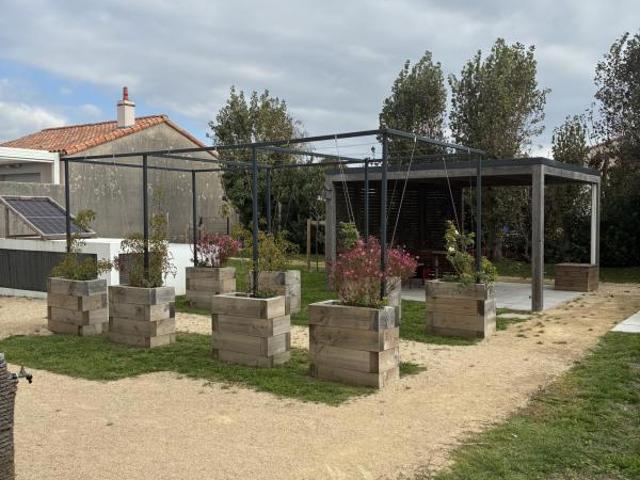BEL APPARTEMENT T3 REZ DE JARDIN LIBRE D'OCCUPATION dans R