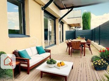 BEL APPARTEMENT T4 3 CHAMBRES DONT 1 PARENTALE AVEC SALLE D'EAU TERRASSE et JARDIN GRANDE CAVE SOUS L'APPARTEMENT PARKING