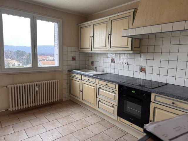 BEL APPARTEMENT T4 AVEC BELLE VUE DEGAGEE Portes lès Valence 26800
