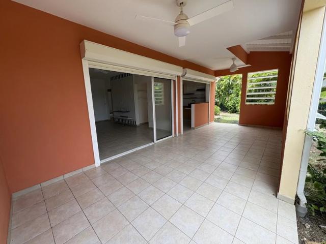 BEL APPARTEMENT T4 AVEC JARDIN PRIVATIF
