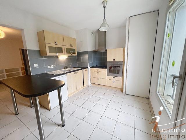 Bel appartement T4 en rez de jardin, terrasse, double garage. 89m² Murviel lès Montpellier