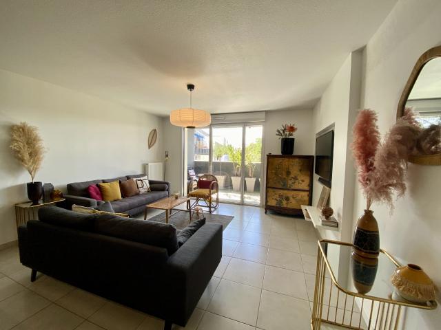 BEL APPARTEMENT T4 MEUBLÉ AVEC 2 PLACES DE PARKING