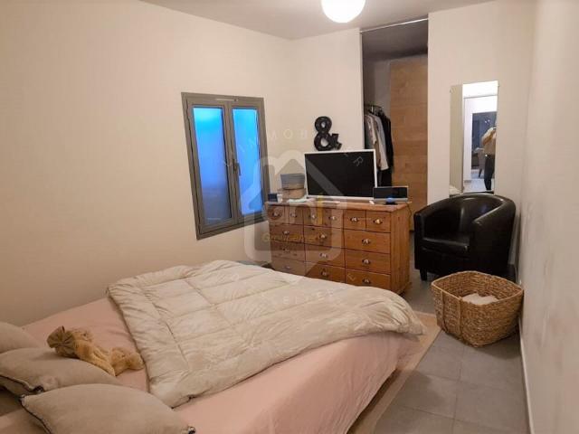 BEL APPARTEMENT T4 PERNES LES FONTAINES AVEC PARKING