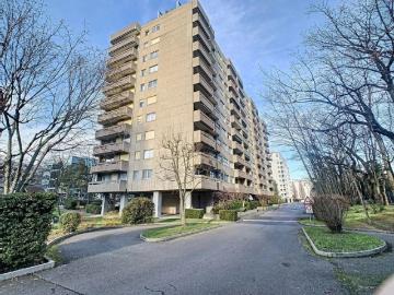Bel appartement traversant dans le quartier de Champel, à 10mn du Centre ville. Comptoir Immobilier