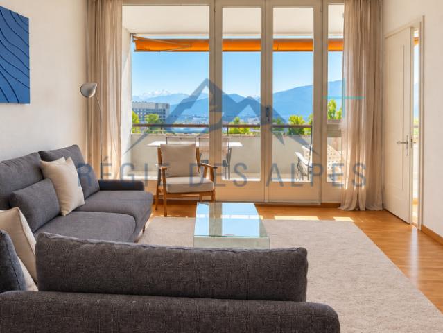 Bel appartement traversant de 4 pièces, baigné de lumière et avec vue dégagée