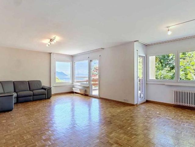 Bel appartement traversant de 4,5 pièces avec terrasse et jardin