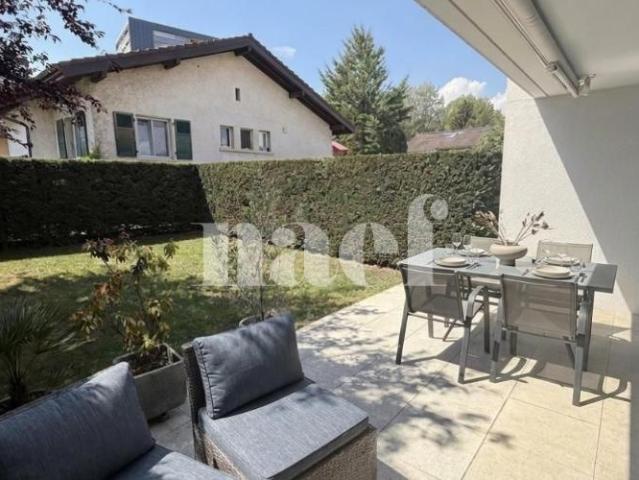 Bel appartement traversant de 3.5 pièces au rez de chaussée avec terrasse et jardin