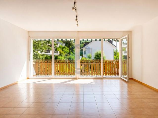 BEL APPARTEMENT TRAVERSANT DE 3,5 PIÈCES AVEC BALCON