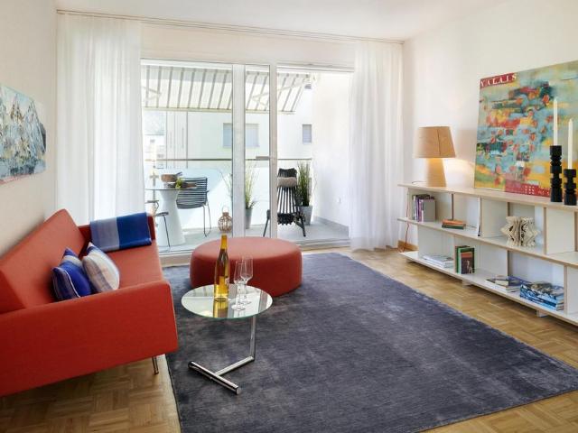 Bel appartement traversant partiellement rénové de 3.5 pièces située au rez de chaussée