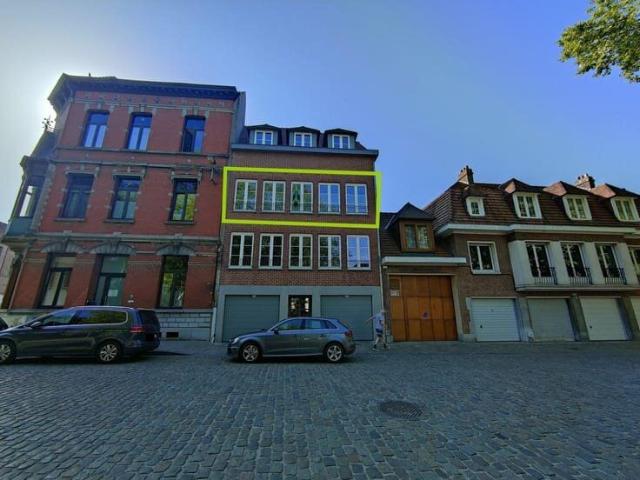Bel appartement trois chambres situé au 2ᵉ étage d’une peti