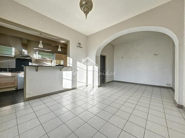 BEL APPARTEMENT TYPE 3 74 M2 AU CALME / AV. CHARLES DE GAULL