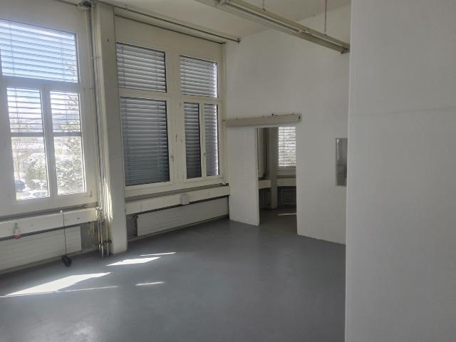 Bel atelier de 150m2 à la Chaux de Fonds
