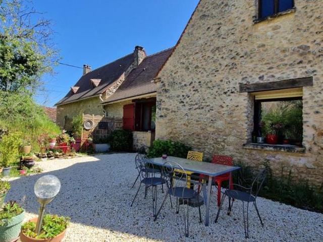 Bel ensemble de deux maisons anciennes rénovées avec piscine
