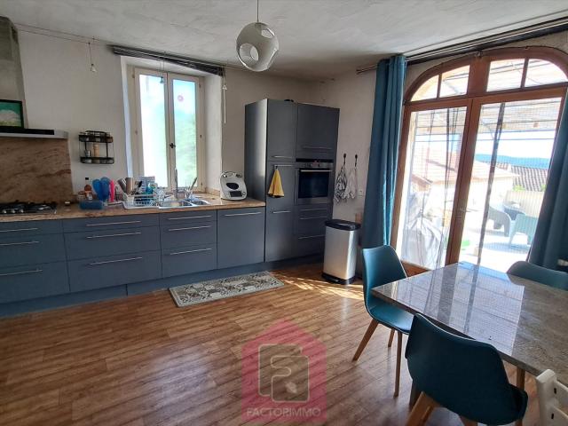 Bel ensemble en pierre avec deux logements indépendants au c. 220m² Puy l'Evêque