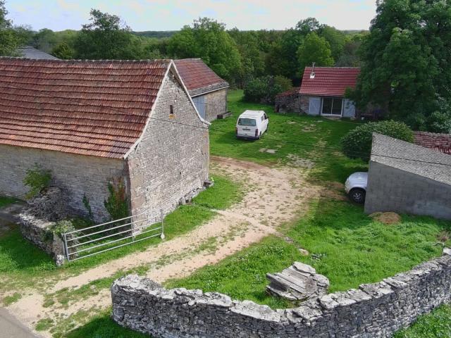 Bel ensemble en pierre dans un hameau 150m² Promilhanes