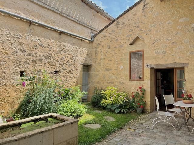Bel ensemble immobilier 242m² Bellefond