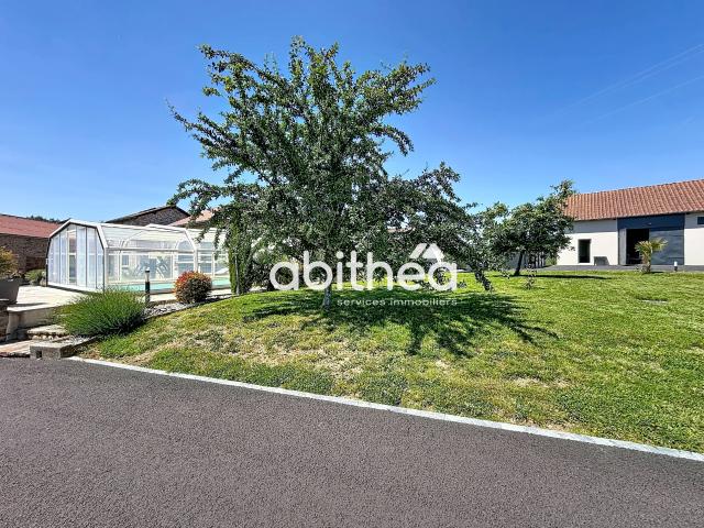 Bel ensemble immobilier de 220 m2 en pierres, à St Maurice les Brousses 15 kms de Limoges