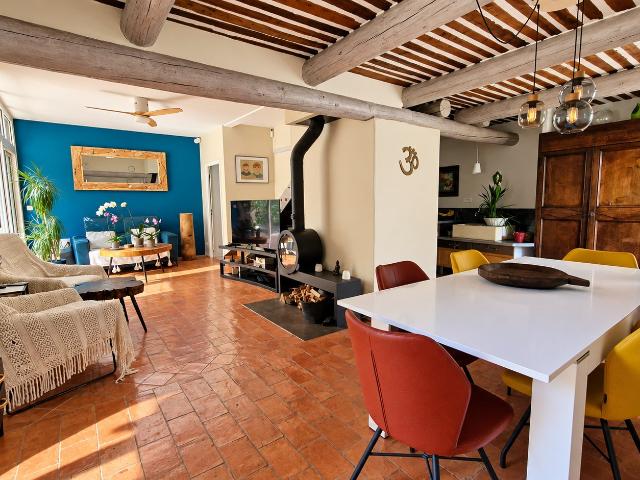 Bel Ensemble Immobilier Sans Vis À Vis Sh 183m2 Maison Prin. 162m² Saint Andiol
