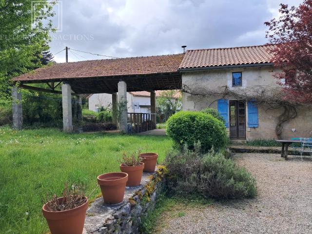 Bel ensemble pierre 127m² Saint Front la Rivière