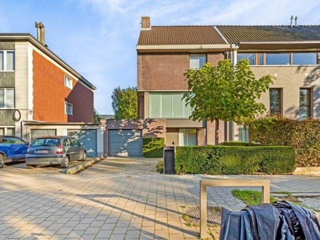 Bel étage met tuin en garage