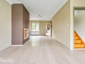 Bel etage woning met 2 slaapkamers en een gezellige koer